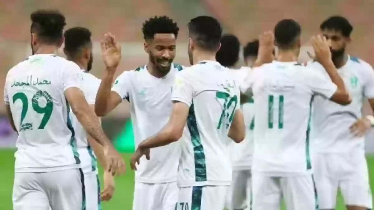 الأهلي يزاحم الهلال السعودي