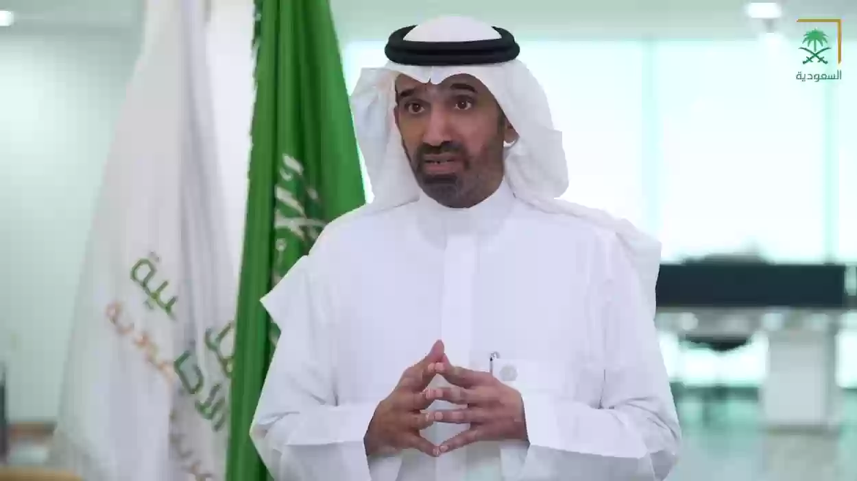 وزير الموارد البشرية السعودي يحذر من مخاطر الإنترنت