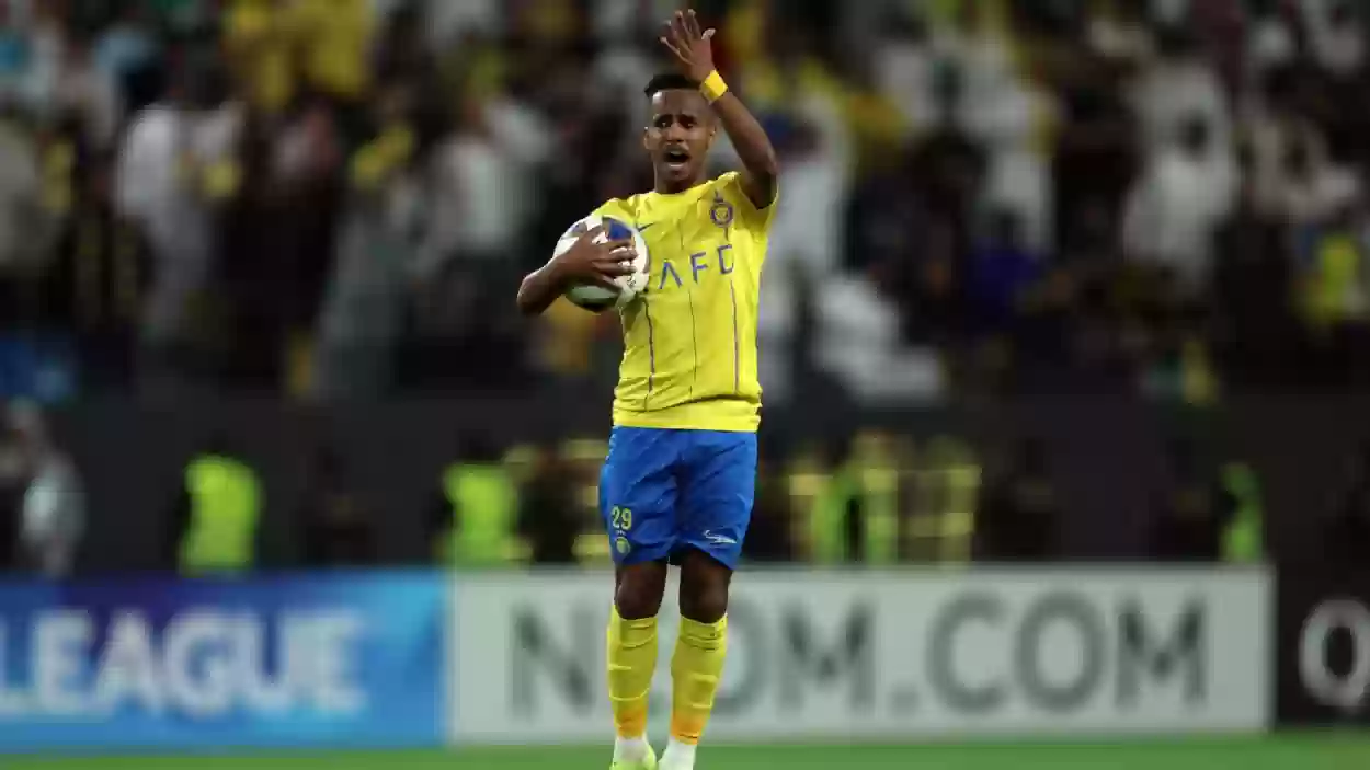 طلب غريب من لاعب نادي النصر السابق لحل أزمة اللاعبين